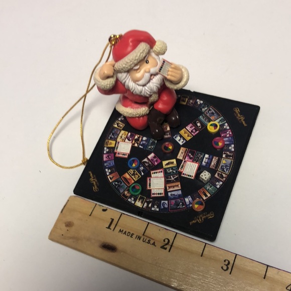 VINTAGE 1997 Santa playing Trivial Pursuit Ornament - Picture 5 of 6